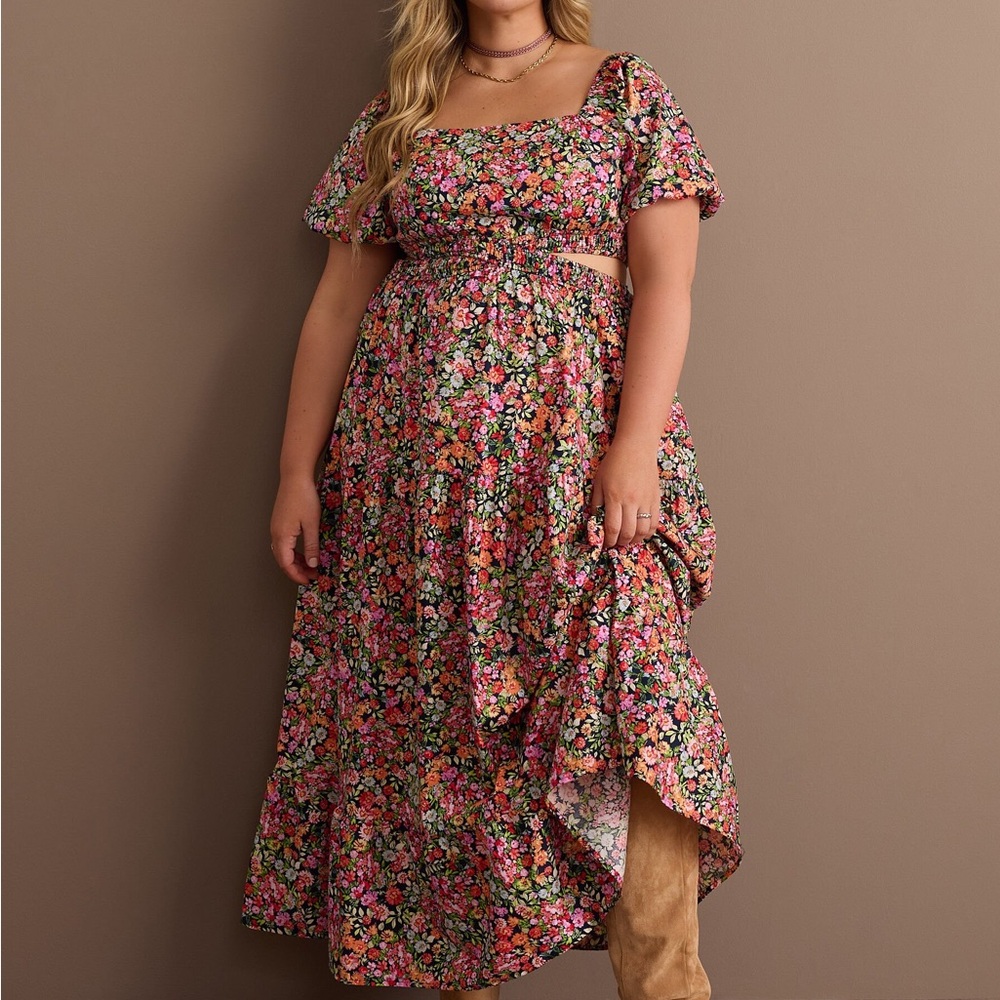 ARULA Whitney Floral Maxi Dress with Puff Sleeves and Cutouts size 18/20